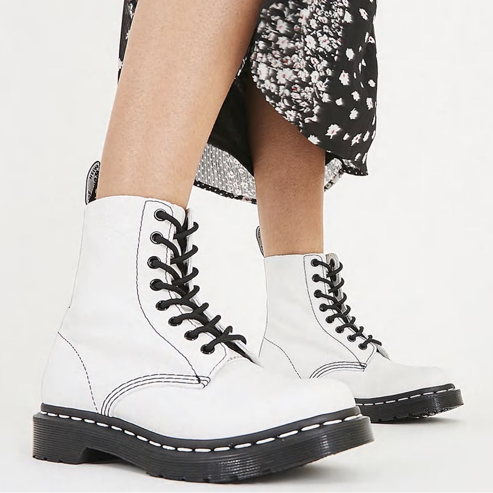 Women’s Patent Lamper White Dr. Martens 1460 (7)